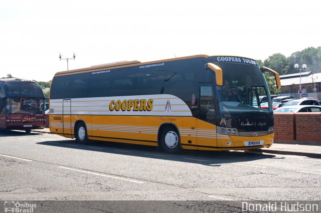 Coopers Tours  na cidade de Whitby, North Yorkshire, Inglaterra, por Donald Hudson. ID da foto: 3912066.