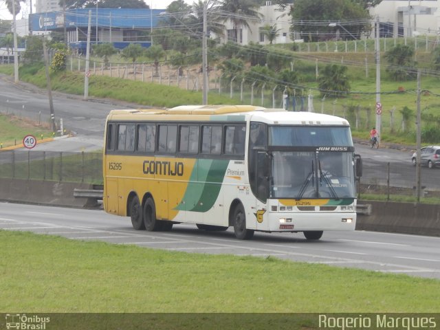 Empresa Gontijo de Transportes 15295 na cidade de Taubaté, São Paulo, Brasil, por Rogerio Marques. ID da foto: 3912061.