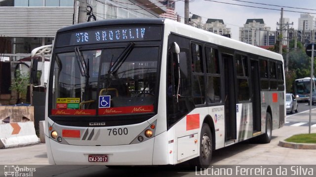 Metra - Sistema Metropolitano de Transporte 7600 na cidade de São Paulo, São Paulo, Brasil, por Luciano Ferreira da Silva. Número da foto: #3918805.