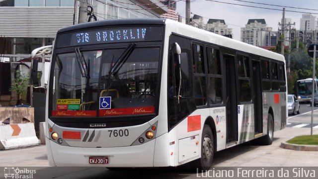 Metra - Sistema Metropolitano de Transporte 7600 na cidade de São Paulo, São Paulo, Brasil, por Luciano Ferreira da Silva. ID da foto: 3918805.