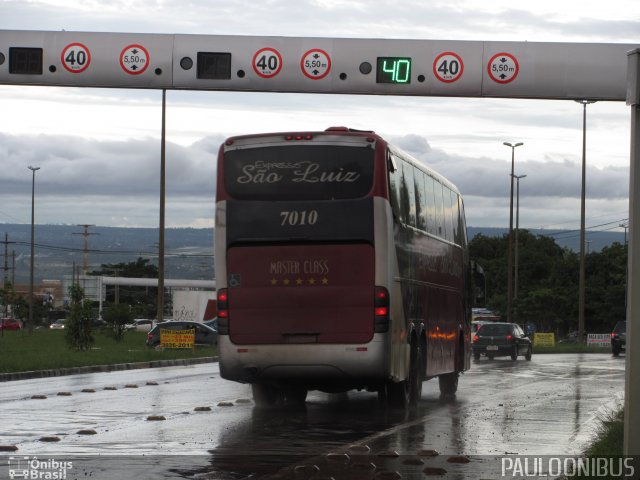 Expresso São Luiz 7010 na cidade de Riacho Fundo, Distrito Federal, Brasil, por Paulo Camillo Mendes Maria. Número da foto: #3921222.