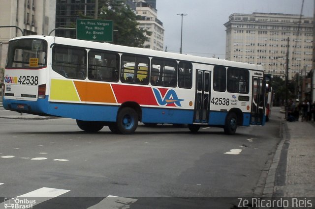 Viação Acari 42538 na cidade de Rio de Janeiro, Rio de Janeiro, Brasil, por Zé Ricardo Reis. ID da foto: 3920194.