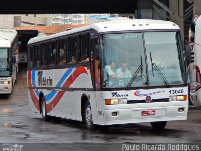 Expresso Vitória de Transportes 13040 na cidade de Porto Alegre, Rio Grande do Sul, Brasil, por Paulo Ricardo  Rodrigues Villanova. ID da foto: 3930852.