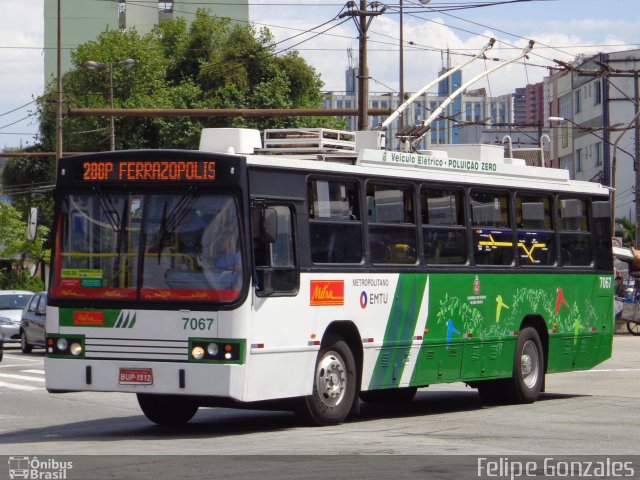 Metra - Sistema Metropolitano de Transporte 7067 na cidade de São Bernardo do Campo, São Paulo, Brasil, por Felipe Gonzales. ID da foto: 3889959.