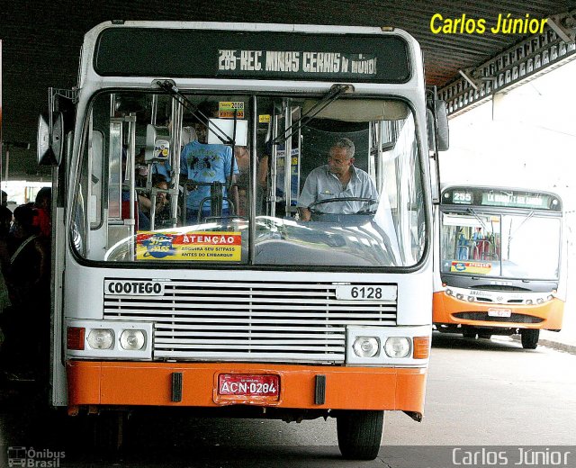 COOTEGO - Cooperativa de Transportes do Estado de Goiás 6128 na cidade de Goiânia, Goiás, Brasil, por Carlos Júnior. ID da foto: 3889186.