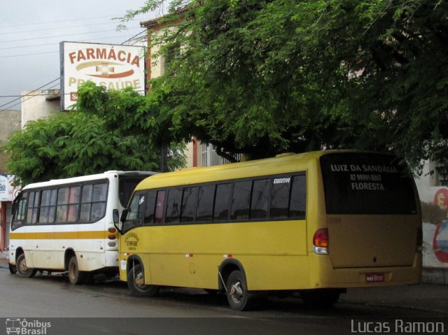 Ônibus Particulares 0737 na cidade de Serra Talhada, Pernambuco, Brasil, por Lucas Ramon. ID da foto: 3938871.