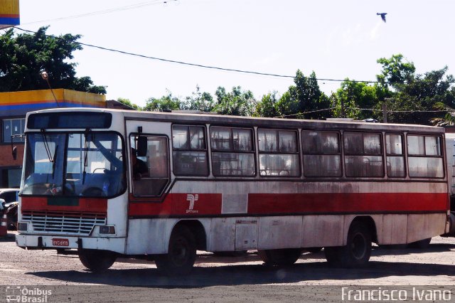Ônibus Particulares 8975 na cidade de Assis, São Paulo, Brasil, por Francisco Ivano. Número da foto: #3939797.