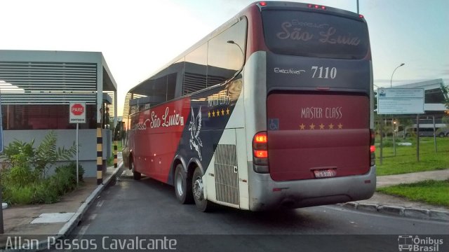 Expresso São Luiz 7110 na cidade de Brasília, Distrito Federal, Brasil, por Allan  Passos Cavalcante. Número da foto: #3945245.
