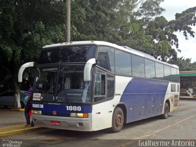 Ônibus Particulares 1000 na cidade de Araxá, Minas Gerais, Brasil, por Guilherme Antonio. Número da foto: #3947185.