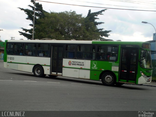 Viação Santa Brígida 1 1233 na cidade de São Paulo, São Paulo, Brasil, por Luis Nunez. Número da foto: #3950188.