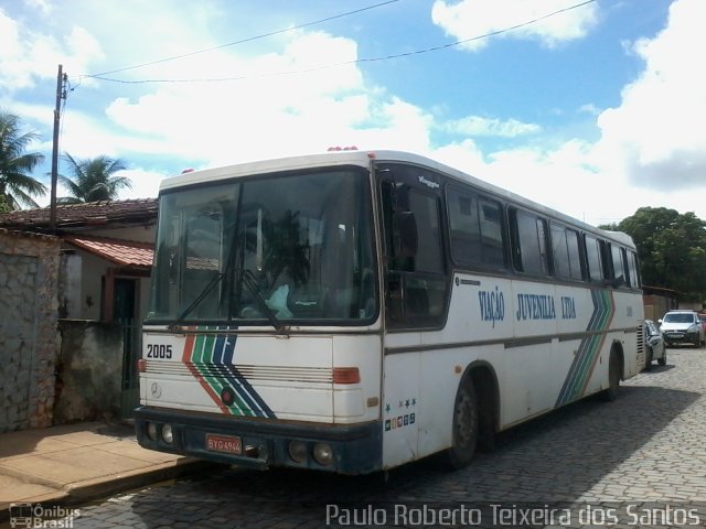 Viação Juvenília 2005 na cidade de Montalvânia, Minas Gerais, Brasil, por Paulo Roberto Teixeira dos Santos. Número da foto: #3951244.