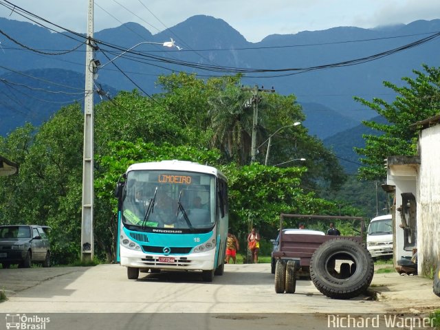 Viação Paraíso Verde 18 na cidade de Guapimirim, Rio de Janeiro, Brasil, por Richard Wagner. Número da foto: #3954879.