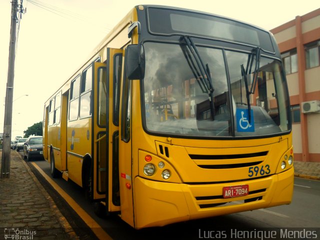 Transportes Coletivos Pérola do Oeste 5963 na cidade de Guarapuava, Paraná, Brasil, por Lucas Henrique Mendes. Número da foto: #3954268.
