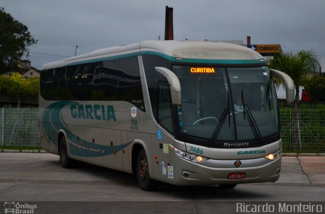 Viação Garcia 7486 na cidade de Curitiba, Paraná, Brasil, por Ricardo Silva Monteiro. ID da foto: 3956731.