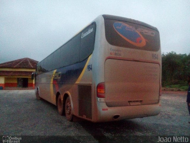 Sampaio Turismo 954 na cidade de Grão Mogol, Minas Gerais, Brasil, por Clarismundo Oliveira Brito. Número da foto: #3955785.