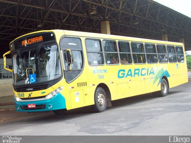 Viação Garcia 7049 na cidade de Arapongas, Paraná, Brasil, por Diego Lopes. Número da foto: #3892611.