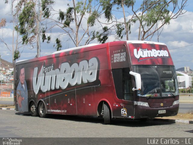 Ônibus Particulares 8132 na cidade de Caruaru, Pernambuco, Brasil, por Luiz Carlos de Santana. Número da foto: #3896842.