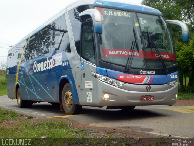 Viação Cometa 11242 na cidade de São Miguel Arcanjo, São Paulo, Brasil, por Luis Nunez. Número da foto: #3902857.