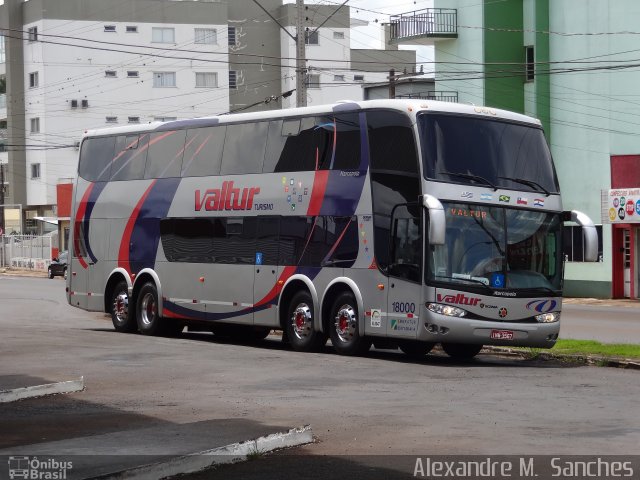 Valtur Turismo - Constantina Turismo Ltda(RS) 18000 na cidade de Xanxerê, Santa Catarina, Brasil, por Alexandre M.  Sanches. ID da foto: 3906509.