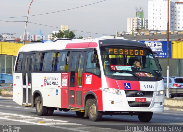 Pêssego Transportes 4 7141 na cidade de São Paulo, São Paulo, Brasil, por Danilo Marcelo Silva. ID da foto: 4498672.