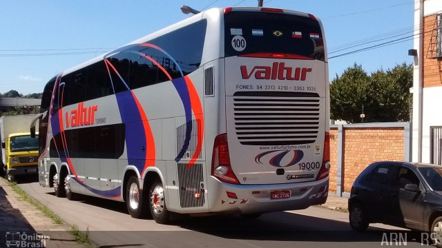 Valtur Turismo - Constantina Turismo Ltda(RS) 19000 na cidade de Passo Fundo, Rio Grande do Sul, Brasil, por Alexandre Rodrigo. ID da foto: 4522173.