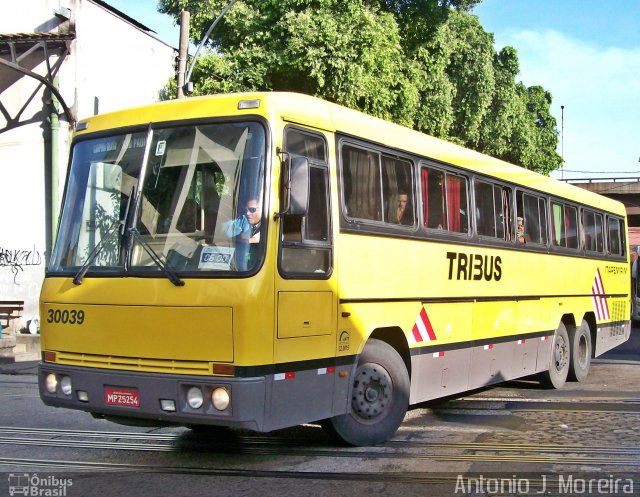 Viação Itapemirim 30039 na cidade de Rio de Janeiro, Rio de Janeiro, Brasil, por Antonio J. Moreira. Número da foto: #4529085.