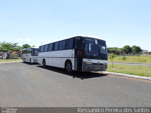 Follone Transporte Executivo 9010 na cidade de Araguari, Minas Gerais, Brasil, por Alessandro Pereira dos Santos. Número da foto: #4531123.