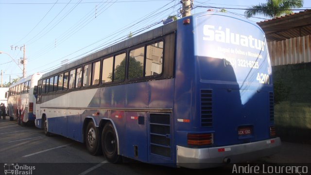 Sálua Tur 4200 na cidade de Ipatinga, Minas Gerais, Brasil, por André Lourenço de Freitas. ID da foto: 4536715.