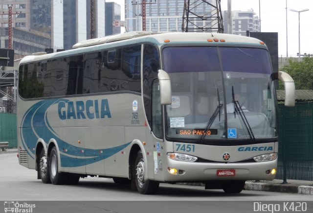 Viação Garcia 7451 na cidade de São Paulo, São Paulo, Brasil, por Diego K420 . ID da foto: 4549080.