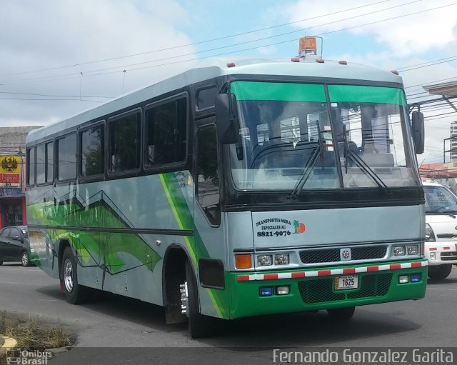 Ônibus Particulares CB 1625 na cidade de Alto Paraíso de Goiás, Goiás, Brasil, por Fernando Gonzalez Garita. Número da foto: #4552968.