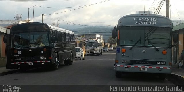 Transportes Serrano S.A. 10 15 17 na cidade de Alto Paraíso de Goiás, Goiás, Brasil, por Fernando Gonzalez Garita. Número da foto: #4556143.