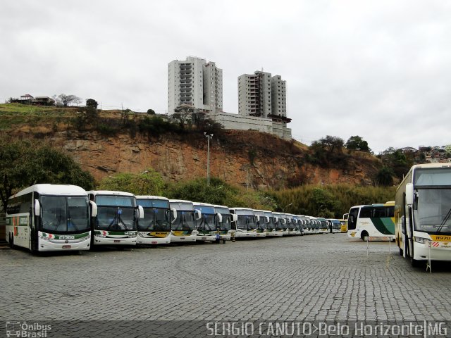 Empresa Gontijo de Transportes Frota na cidade de Belo Horizonte, Minas Gerais, Brasil, por Sérgio Augusto Braga Canuto. ID da foto: 4565126.