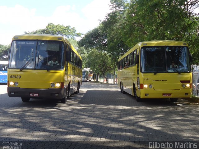 Viação Itapemirim 42011 na cidade de São Paulo, São Paulo, Brasil, por Gilberto Martins. Número da foto: #4570189.