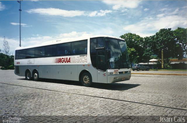 Viação Águia Branca 30570 na cidade de Campos dos Goytacazes, Rio de Janeiro, Brasil, por Jean Cais. ID da foto: 4570858.