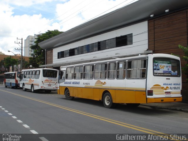 Viação Agulhas Negras RJ 169.013 na cidade de Volta Redonda, Rio de Janeiro, Brasil, por Guilherme Afonso Sfbus. Número da foto: #4571314.