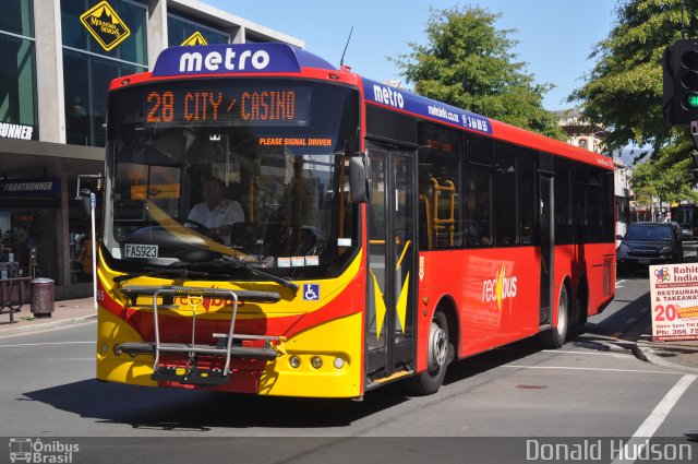 Red Bus 955 na cidade de Christchurch, Nova Zelândia, por Donald Hudson. Número da foto: #4604798.