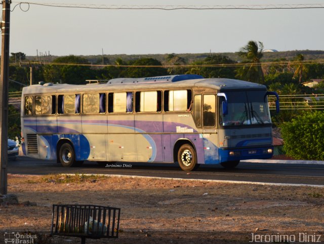 Ônibus Particulares 0835 na cidade de Buriti dos Lopes, Piauí, Brasil, por Jerônimo Diniz. Número da foto: #4605134.