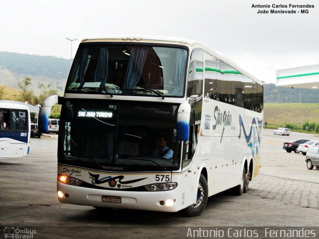 São João Turismo 575 na cidade de João Monlevade, Minas Gerais, Brasil, por Antonio Carlos Fernandes. Número da foto: #4607292.