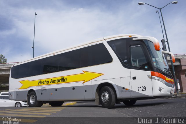 Flecha Amarilla 7129 na cidade de Morelia, Michoacán, México, por Omar Ramírez Thor2102. Número da foto: #4613039.