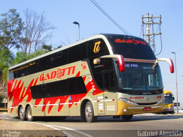 Auto Viação Gadotti 2216 na cidade de São Paulo, São Paulo, Brasil, por Gabriel Almeida. Número da foto: #4612421.