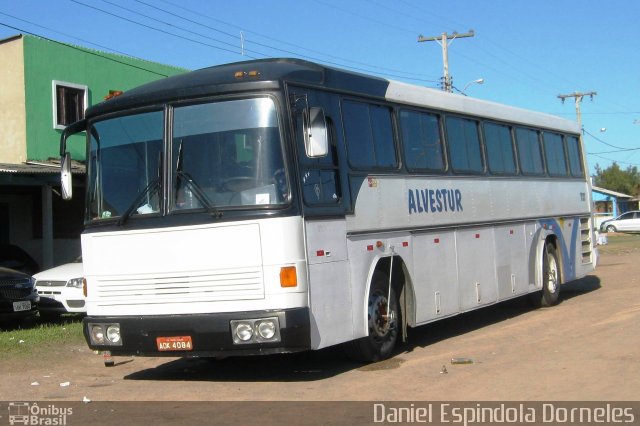 Alvestur Transportes e Turismo 737 na cidade de Tramandaí, Rio Grande do Sul, Brasil, por Daniel Espindola Dorneles. ID da foto: 4619740.