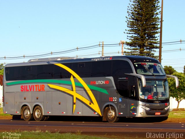 Silvi Tour 1222 na cidade de Foz do Iguaçu, Paraná, Brasil, por Otavio Felipe Balbinot. Número da foto: #4623482.