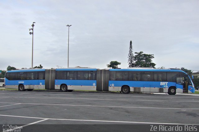 Viação Redentor E47016C na cidade de Rio de Janeiro, Rio de Janeiro, Brasil, por Zé Ricardo Reis. Número da foto: #4631660.