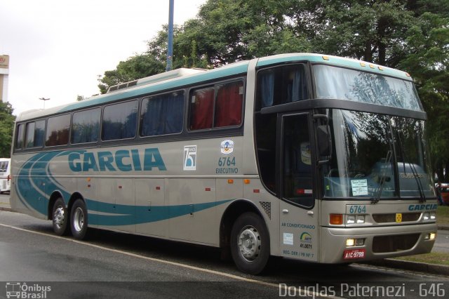 Viação Garcia 6764 na cidade de Curitiba, Paraná, Brasil, por Douglas Paternezi. ID da foto: 4636486.