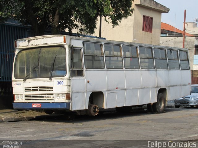 Sucata e Desmanches 300 na cidade de Osasco, São Paulo, Brasil, por Felipe Gonzales. ID da foto: 4587424.