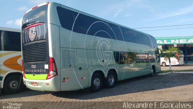 Viação Garcia 7237 na cidade de Balneário Camboriú, Santa Catarina, Brasil, por Alexandre F.  Gonçalves. Número da foto: #4591006.