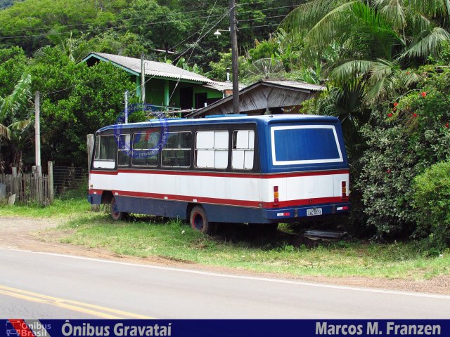 Ônibus Particulares 8574 na cidade de Santo Antônio da Patrulha, Rio Grande do Sul, Brasil, por Marcos Martins. ID da foto: 4669549.