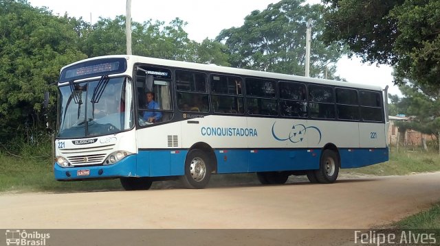 Viação Nossa Senhora Conquistadora 221 na cidade de Pelotas, Rio Grande do Sul, Brasil, por Felipe Alves. Número da foto: #4669251.