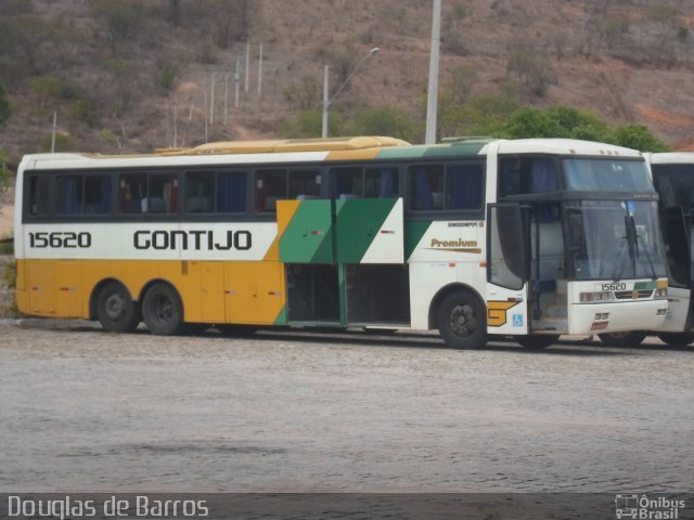 Empresa Gontijo de Transportes 15620 na cidade de Itaobim, Minas Gerais, Brasil, por Douglas de Barros Silva. ID da foto: 4675199.