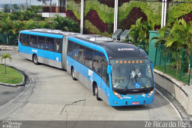 Viação Redentor E47028C na cidade de Rio de Janeiro, Rio de Janeiro, Brasil, por Zé Ricardo Reis. ID da foto: 4648334.